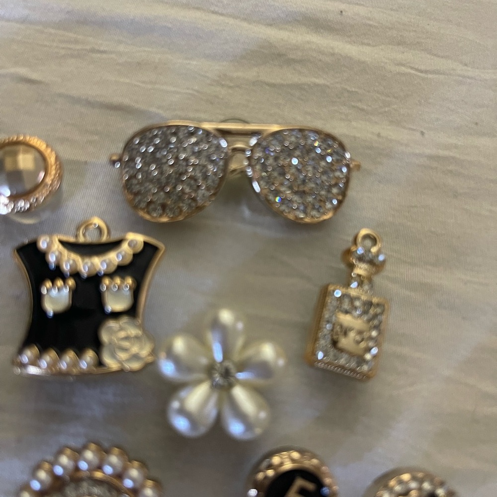 (10)Designer Inspired Croc Pendants - Picture 4 of 8